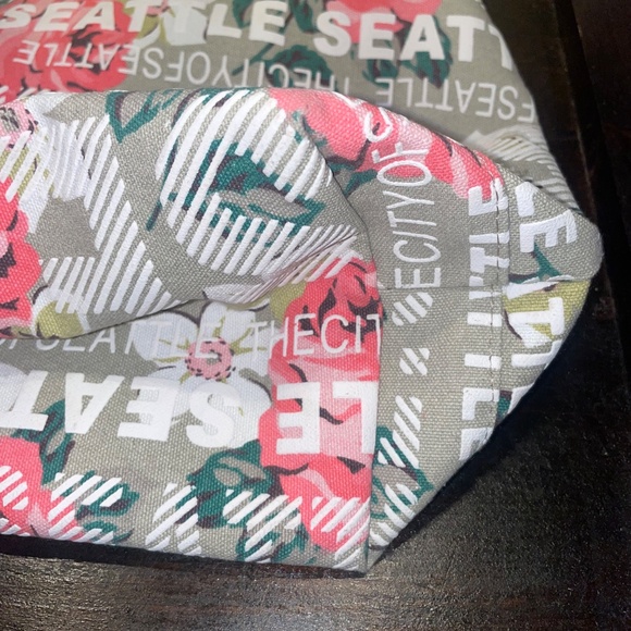 Robin Ruth The City Of Seattle Canvas Hobo Tote Shoulder Handbag Floral Zip - Picture 8 of 9